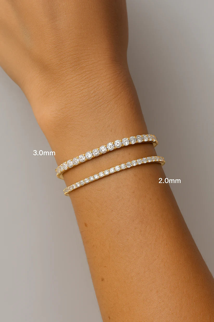 Two gold bracelets on a wrist with size labels '3.0mm' and '2.0mm'.