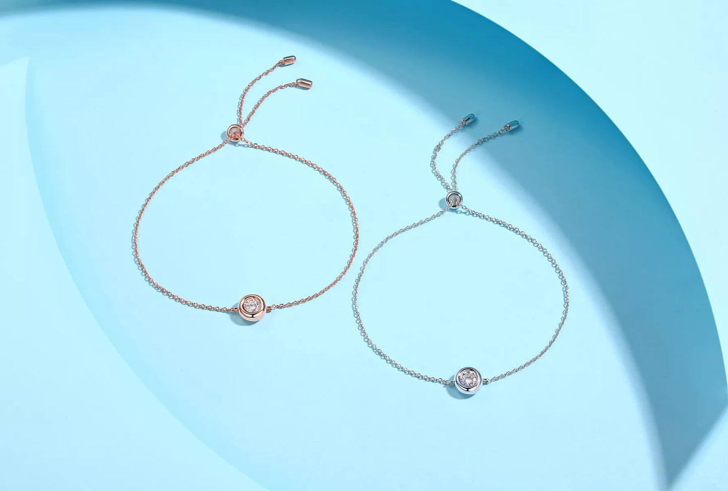 Round Cut Bezel Bracelet in Yellow Gold